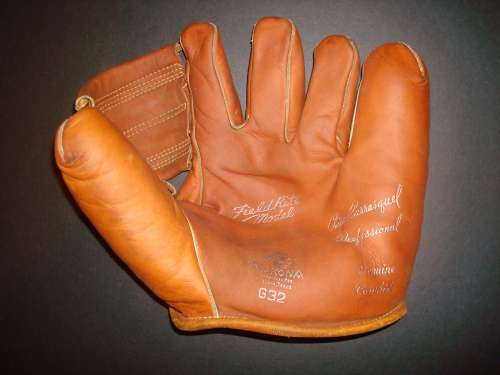 Chico Carrasquel Nokona G32 Dark Front